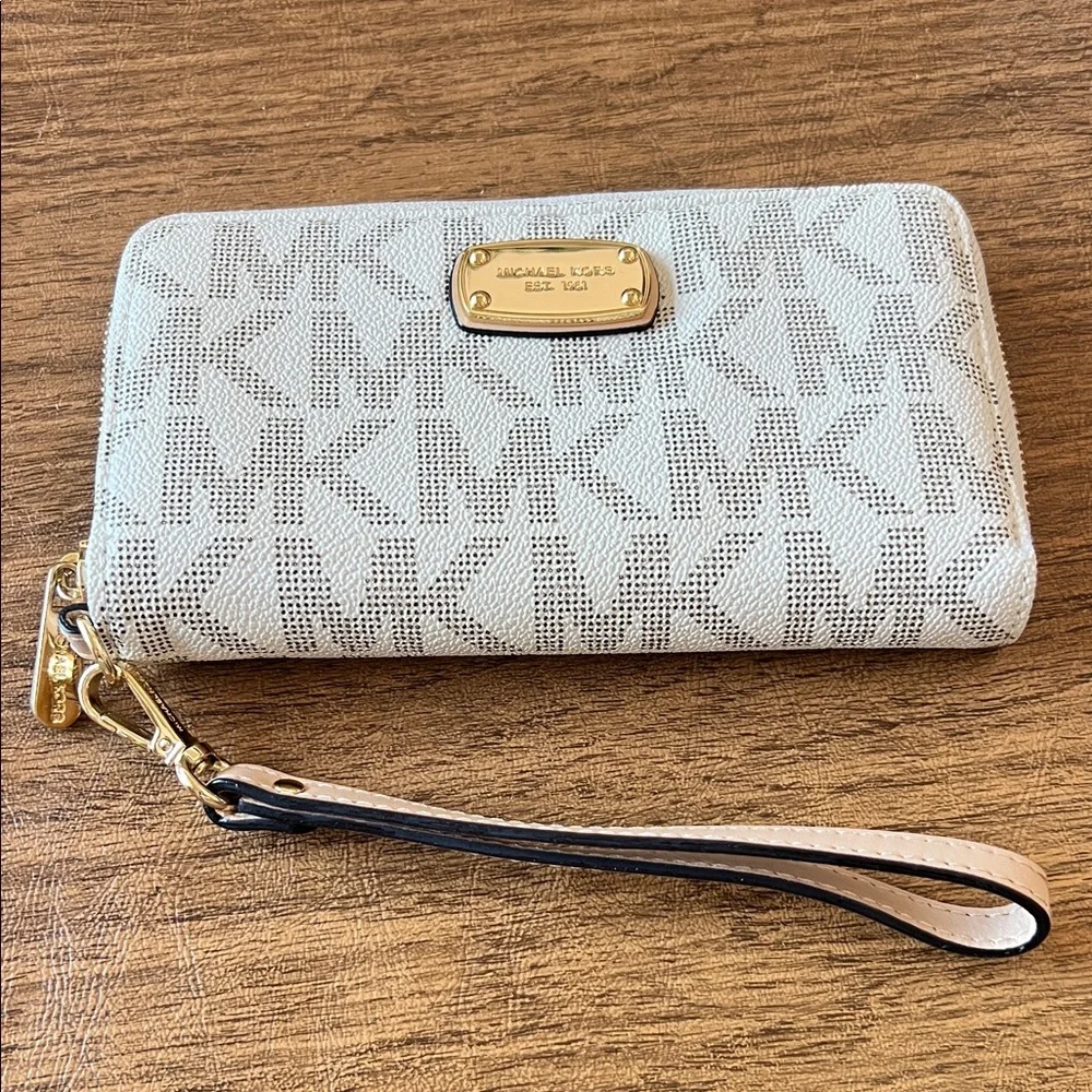Michael Kors Light Tan Wristlet with Gold Accents - Picture 1 of 1